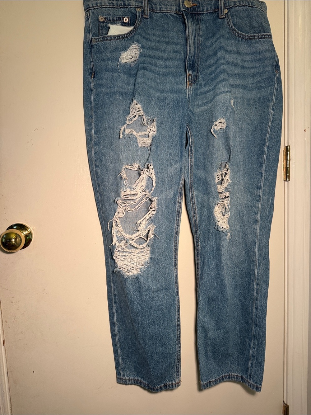 Distressed Women’s Mom Jeans - Blue